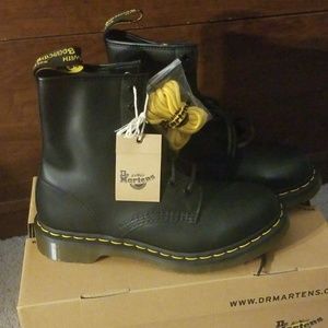 Women's  Dr. Martens Air Wair